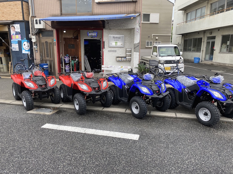 キムコ・ATV 四輪バギー青と赤